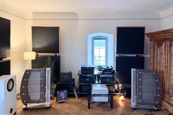 Die Flächenstrahler von Clarisys in Aktion. (Foto: Stefan Schickedanz)