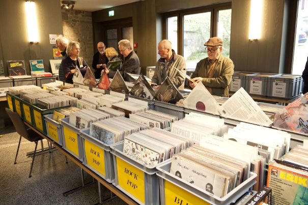 Die beliebte Schallplattenbörse des Klangschlosses.