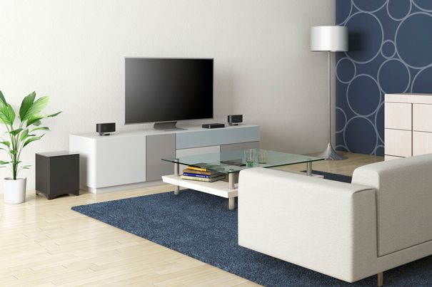 Das 2.1 Lautsprechersystem LS3100 von Onkyo ist auf die Verwendung mit modernen Flachbildschirm-TVs zugeschnitten. Die Steuereinheit konnte dank Digitalverstärkern kompakt gehalten werden.