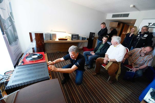 Den guten alten Plattenspieler nennt die High End Society in traditionsreicher DIN-HiFi-Manier 