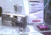Sanyo VPC-MZ3EX für Fotos (2 resp. 3 Megapixel interpoliert), Videoclips oder als Webcamera.