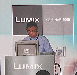 Yoshiika Miyata, Managing Director Panasonic Marketing Europe eröffnet das Lumix Seminar 2005