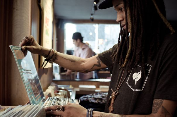 Stöbern in einem Record Store in NYC.