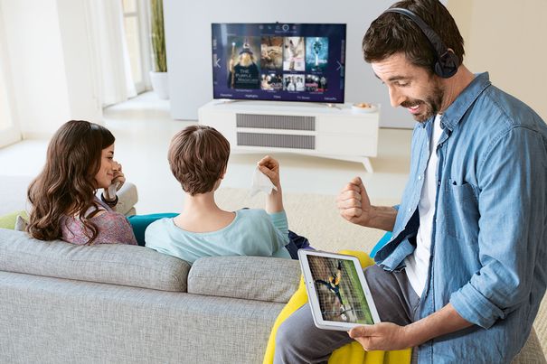Diverse Apps eröffnen weitergehende Unterhaltungsmöglichkeiten mit Smart-TV und Tablet (Bild: Samsung)