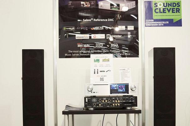 Mit der Initiative «SoundsClever» wollte der Veranstalter dem Trend zum immer abgehobeneren Preisen entgegensteuern. Hier eine Kombination von Nubert-Aktivlautsprechern X-6000, Streamer Coctail Audio X-45 und Inakustik-Verbindungskabel für 4500 Euro.