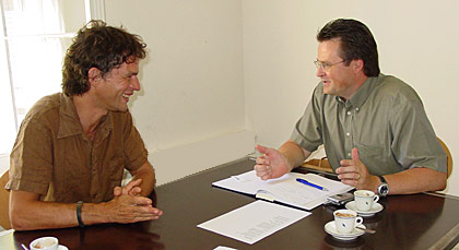 Leo Vognstrup (rechts) und Daniel Schmid im Gespräch.
