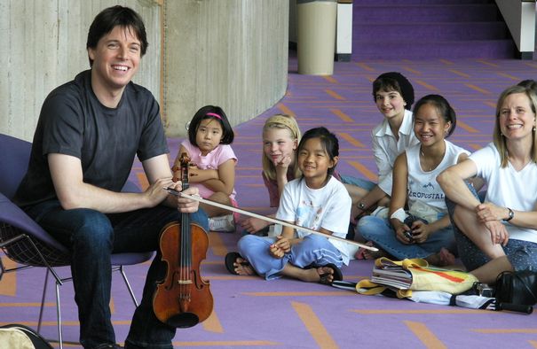 Joshua Bell, nicht nur musikalischer Leiter der Academy of St.Martin in the Fields, sondern auch der Schwarm der holden Weiblichkeit jeden Alters....