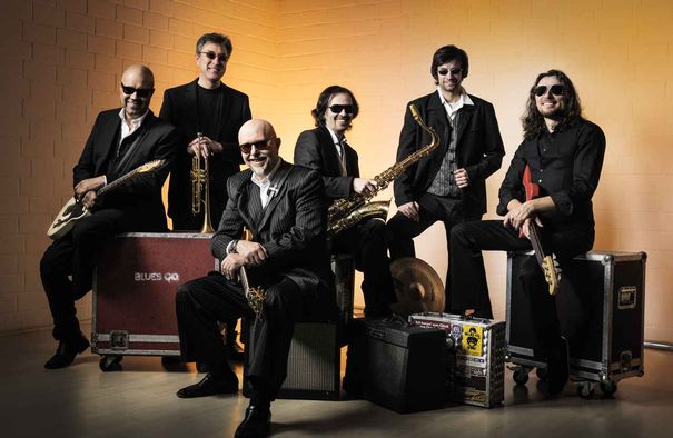 Seit über 35 Jahren auf der Bühne: Die Blues Company plus The Fab.BC Horns mit ihrem Leader Todor Todorovic, auch