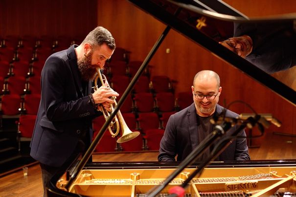 Avishai Cohen und Yonathan Avishai (© Francesco Scarponi / ECM Records).