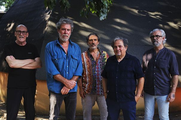 Das Quinteto Atlantico (von links): U.T. Gandhi, Marcello Peghin, Daniele di Bonaventura, Enzo Favata, Salvatore Maltana (Foto: © Attila Kleb/ECM Records).
