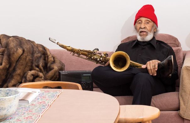 Auf YouTube gibt es diverse Interviews mit Sonny Rollins. Das beste und aufschlussreichste allerdings findet man auf der Website der «New York Times»: «Sonny Rollins Is at Peace» vom Februar 2020.