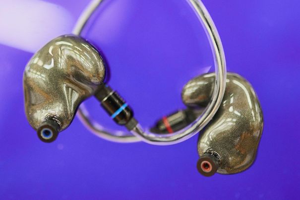 Hightech-In-Ears mit perfekter Passung gibt es bestimmt auch zu sehen und zu hören.