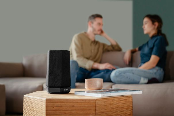 Der kleine Holist S von Teufel als dezenter musikalischer Mittelpunkt des Wohnraums.