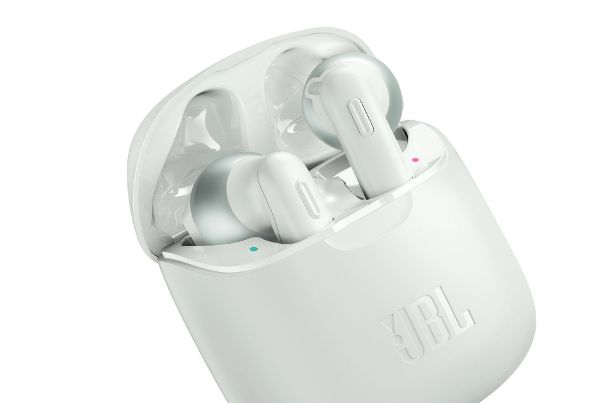 Die True-Wireless-Kopfhörer Tune 220TWS von JBL in Pure White.
