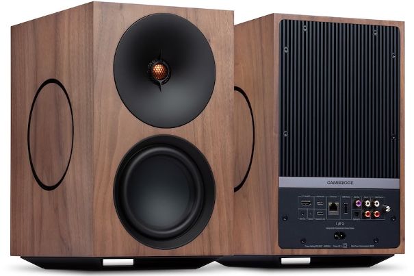 Vor- und Rückseite der Cambridge LR-X mit Anschlussfeld.