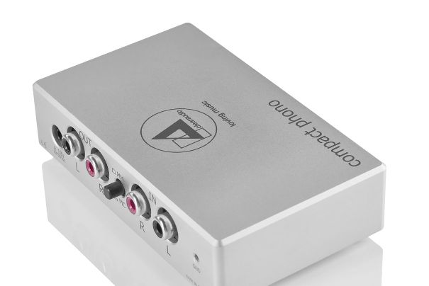 Der Clearaudio Compact Phono verstärkt MM- und MC-Tonabnehmer. Er will solide Technik zu einem fairen Preis bieten.