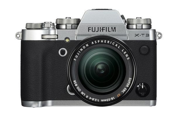 Eleganter Auftritt: Die Fujifilm X-T3 gibt es neben schwarz auch in einer silbernen Farbvariante.