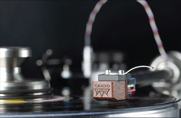 Grado Labs aktualisiert alle drei Tonabnehmerserien mit OCC-Spulen, Shibata-Schliff in der Lineage-Serie und überarbeitete Gehäuse.