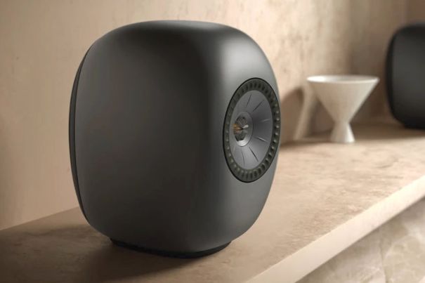 Industriedesigner Ross Lovegrove formt KEFs neue LS Luxe.