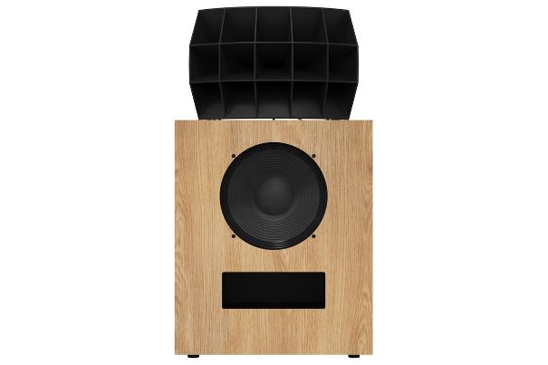 Der Ko-R2 in der Frontansicht. Auf dem Bassreflexgehäuse thront das 1506-Horn, unten arbeitet der K-33-E, ein 15-Zoll-Woofer aus der Cornwall IV.