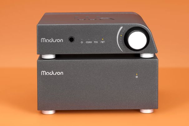 Das Gehäuse aus massivem Aluminium teilt die Abmessungen, aber auch die Stapelgeometrie mit den Madison-Streamern.