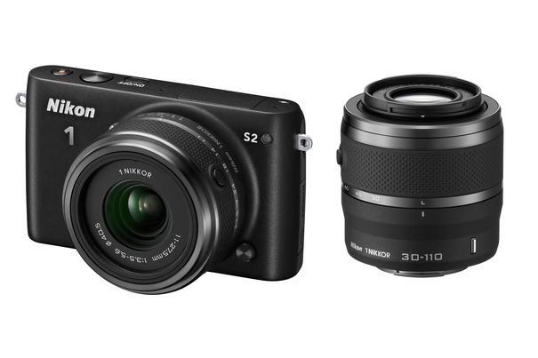 Für die Systemkamera stehen verschiedene 1 NIKKOR-Objektive zur Wahl. Mit dem optionalen Bajonettadapter FT1 kann zudem jedes NIKKOR-Objektiv an eine Nikon 1-Kamera angesetzt werden.