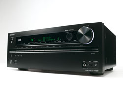 Den TX-NR609, das Top-Modell unter den vier neuen AV-Receivern von Onkyo, gibt es in Silber oder Schwarz