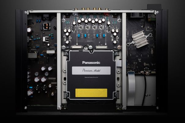 High-End-HiFi und Heimkino: Mit professionellem Schaltungsaufbau und hochwertigen Komponenten bietet der Panasonic DP-UB9004 ein perfektes Audio-Erlebnis.