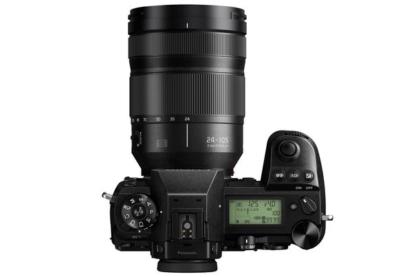 Lumix G9 lässt grüssen: Viele Bedienungselemente der Micro-FT-Kamera finden sich auch an der Lumix S1/S1R wieder. Das grosse Info-LC-Display auf der Oberseite zeigt alle wichtigen Aufnahmeeinstellungen auf einem Blick.