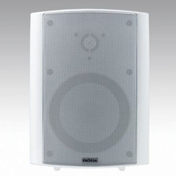 Mit den Aussenlautsprechern Re:sound I outdoor 80 von Revox finden auch die leisen Töne beeindruckend nuanciert den Weg zu aufmerksamen Ohren.