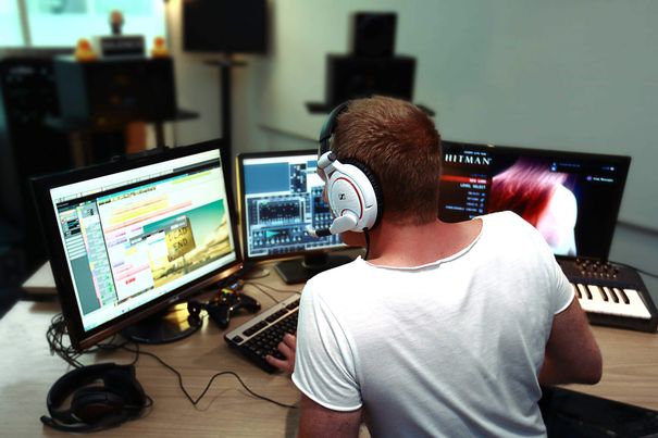 Der Spieleentwickler Io-Interactive und Sennheiser beschlossen, ihre Zusammenarbeit zu intensivieren. Ab sofort wird das Unternehmen beim Entwickeln und Aufnehmen von Spielesounds ausschliesslich Sennheiser-Technik verwenden