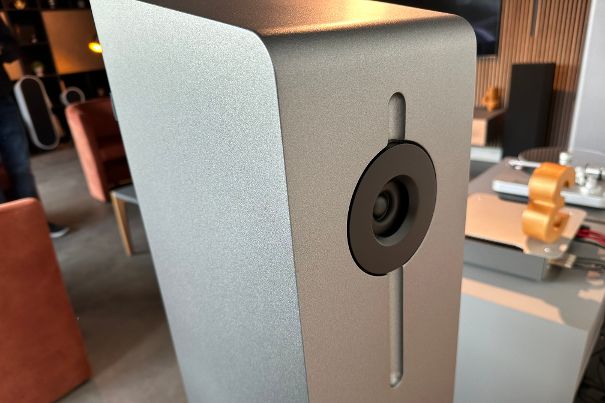 Refyn mit rückseitiger 19-mm-Bipol-Seidenkalotte.