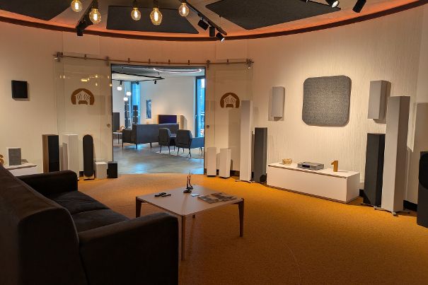 Runder Showroom mit «Karussell-Funktion».