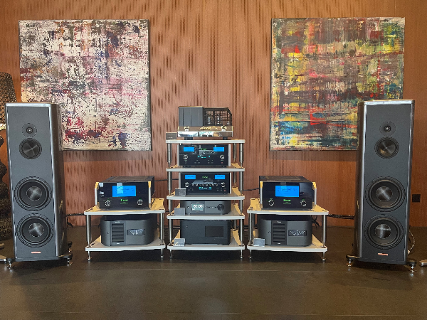 McIntosh spielt hier an Magico-Lautsprechern.