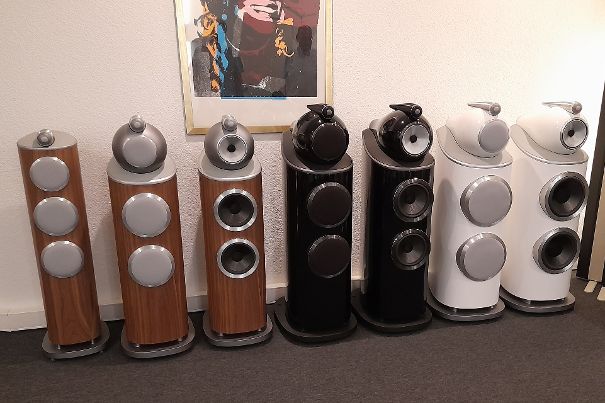 In Reih und Glied: Die neuen Standmodelle der Serie 800 D4 von Bowers & Wilkins freuen sich bei HiFi Studio Sulzer auf den nächsten Vorführtermin.