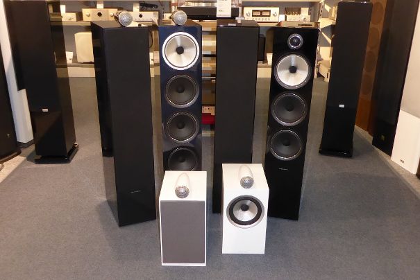 In Brugg findet man immer auch Sonderangebote und günstige Auslaufmodelle. Hier beispielsweise die Lautsprecher aus der Serie 700 S2 von Bowers & Wilkins.