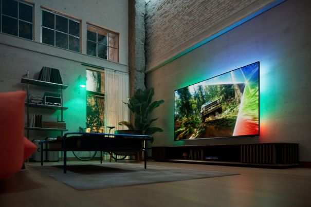 Philips MLED981: Der erste Philips-TV mit RGB-Mini-LED – 11520 Dimming-Zonen für präzise Bildkontrolle. Erhältlich ab Oktober 2026 in 85 Zoll.