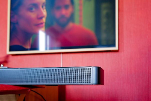 Das Bar 800 Atmos Soundbar-System von JBL mit Soundbar, Subwoofer und 2 flexiblen Rear speaker ist eine Empfehlung wert.