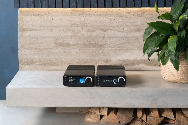Cyrus 40 ST und 40 AMP: kompaktes Power-Team, das sich dank System-Fernbedienung unkompliziert steuern lässt. Der 40 AMP ist optisch und technisch die ideale Ergänzung zum Streamer.