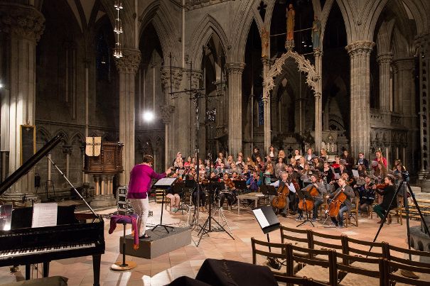 Weiträumige Kirchenakustik perfekt eingefangen: Das Label 2L nimmt bevorzugt in skandinavischen Kirchen auf, wie hier das «Magnificat» mit Nidarosdomens jentekor & TrondheimSolistene.