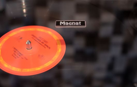 Test des Plattenspielers MTT 990 von Magnat