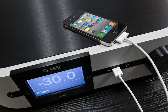 Classé Audio CP-800 mit aufwendigem USB-Eingang für iPhone und Co.