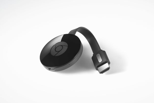 Der neue Chromecast-Stick hat die Grösse eine Eishockey-Pucks und verbindet sich via WLAN.