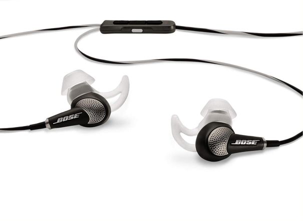 Die StayHear Ohreinsätze des QC 20 werden nicht einfach in den Gehörgang gequetscht, sondern liegen, dank einer raffinierten Halterung, locker und dennoch stabil an den Ohren.