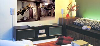 Ein edles Gespann unauffälliger Eleganz: DVD-Spieler DVD-XV10 und AV-Receiver SA-XR10 von Panasonic