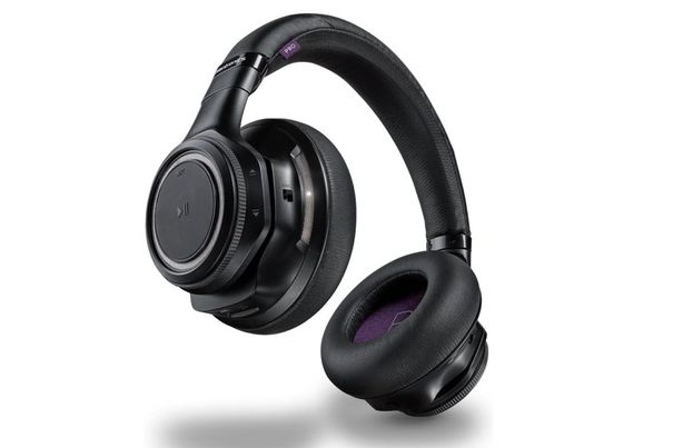 Grosser Hörer, riesiger Bass! Das Plantronics Backbeat PRO/R Headset ist das richtige Instrument für junge Leute, die im Bass nie genug Power haben können