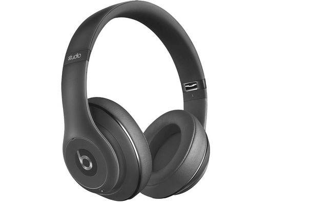 Der Beats Studio 2 Wireless wird demnächst vom Beats Studio 3 Wireless abgelöst. Ob es sich lohnt, sich noch schnell die Version 2 zu ergattern, zeigt dieser Test.