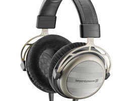 Der T1 von Beyerdynamic schafft dank seiner Bauweise einen räumlichen Klang