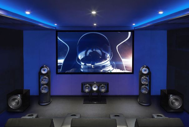 Das grösste Modell aus der BD-Subwoofer-Serie, der DB1D, arbeitet mit zwei 30-Zentimeter-Bässen und zwei 1-kW-Endstufen. Hier im Kino-Einsatz im Zusammenspiel mit 802 D3 und HTM1 D3.