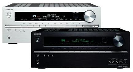 Der Onkyo TX-NR509 ist in Schwarz und in Silber erhältlich.